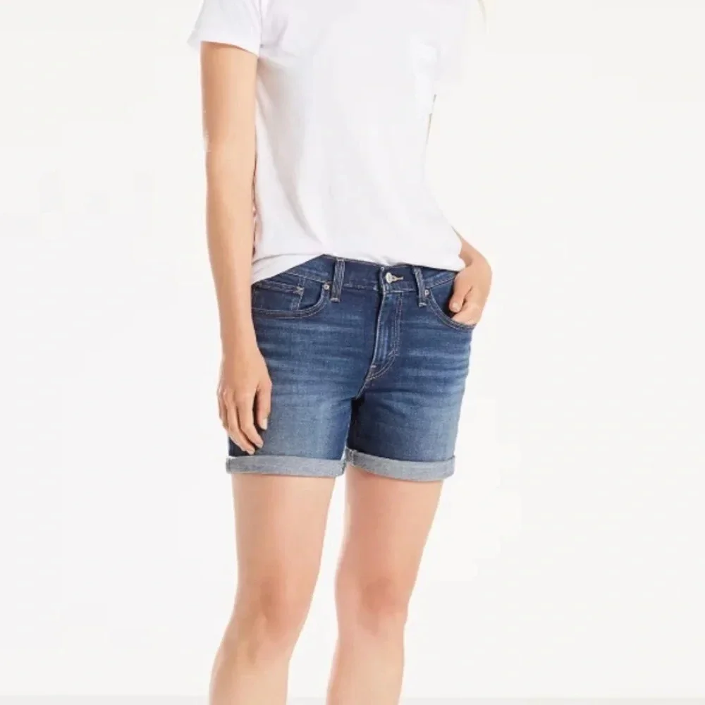 NWOT Levi’s Classic Shorts Dark Wash Denim Jean 34